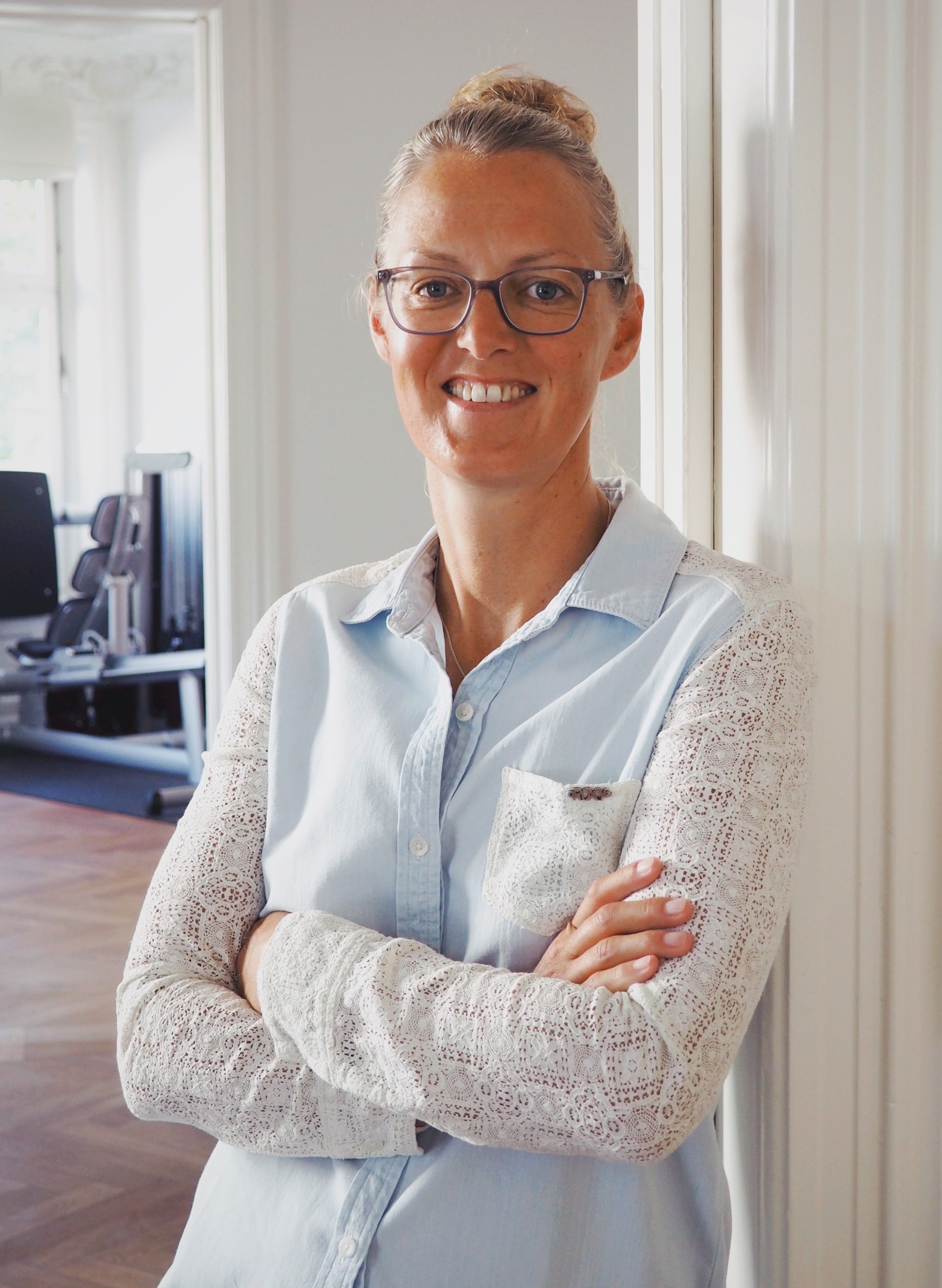 Das Bild zeigt Mirja Hansen, Physiotherapeutin und Heilpraktikerin