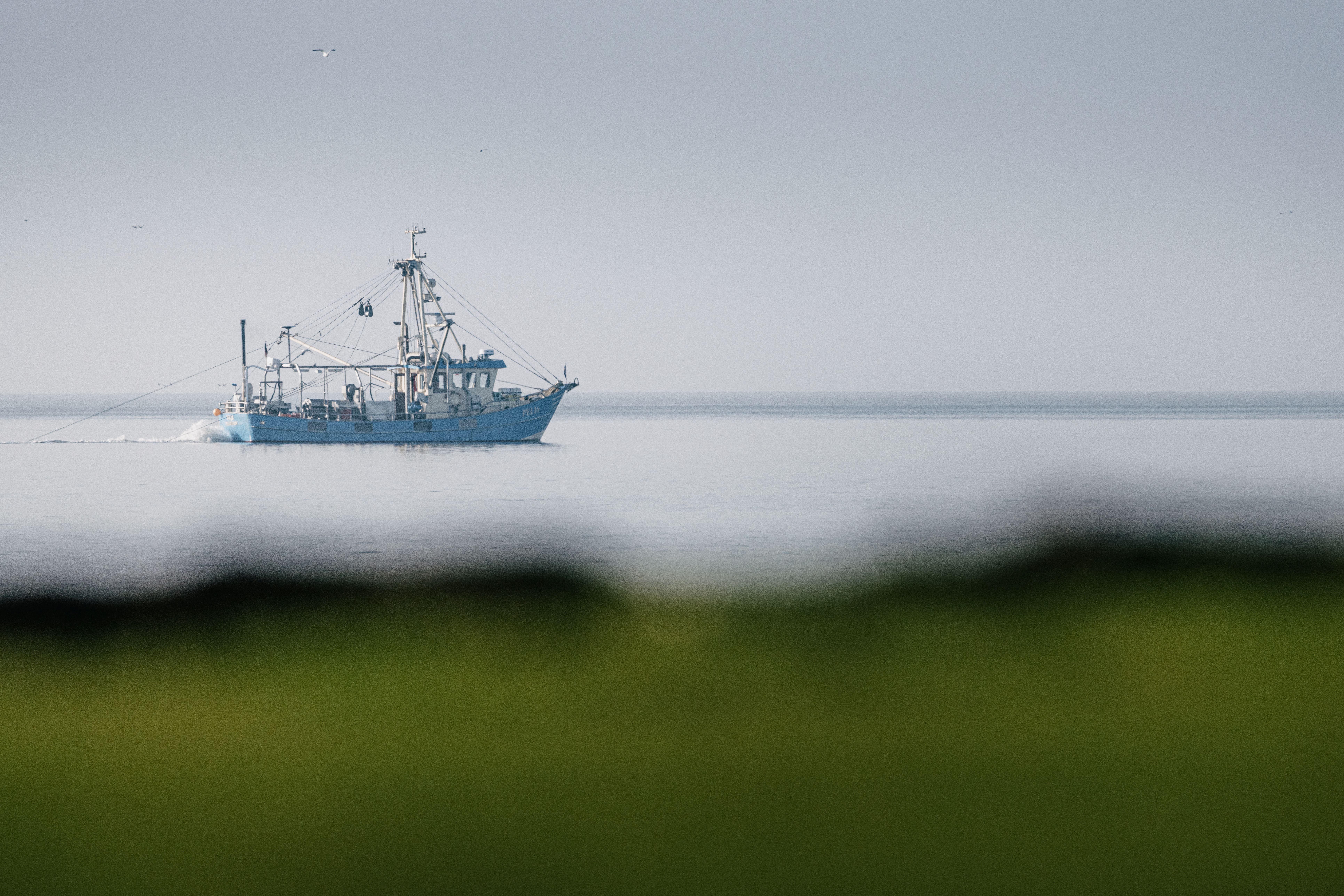 Kutter fährt auf der Nordsee